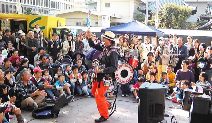 日本全国どこへでも!イベントに芸人を呼ぼう!芸人は全国に在籍!交通費を抑え、低料金で質の高い芸をお届けします!